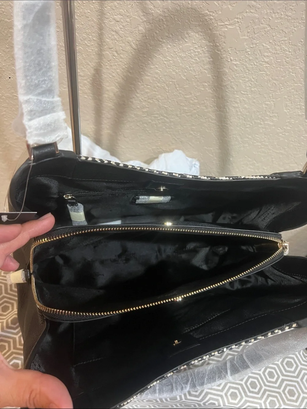 Kate Spade large triple shoulder Two tone straw LENA black multi